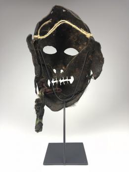 Шаманская маска народа Тхару