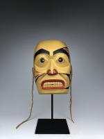 Антропоморфная полихромная маска шамана (современная работа) в стиле индейцев тлинкитов северо-западного побережья Америки_0