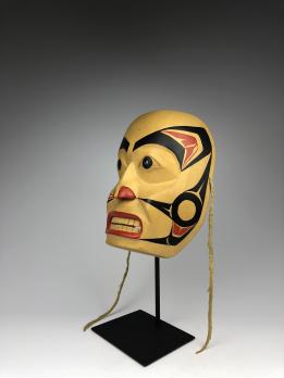 Антропоморфная полихромная маска шамана (современная работа) в стиле индейцев тлинкитов северо-западного побережья Америки