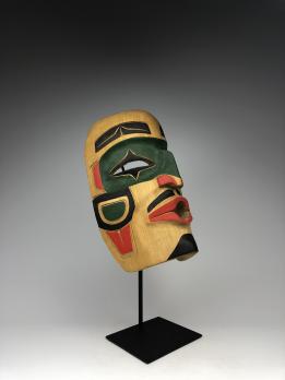 Антропоморфная полихромная маска (современная работа) в стиле индейцев сквамиш (салиш) северо-западного побережья Америки