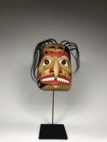 Антропозооморфная полихромная маска (современная работа) в стиле индейцев хайда северо-западного побережья Америки_0