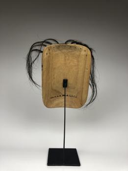 Антропозооморфная полихромная маска (современная работа) в стиле индейцев хайда северо-западного побережья Америки