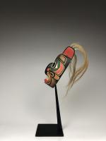 Антропозооморфная полихромная маска (современная работа) ястреба в стиле индейцев белла кула (нуксалк) северо-западного побережья Америки_2