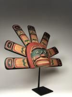 Полихромная маска (современная работа) солнца в стиле индейцев хайда северо-западного побережья Америки_4