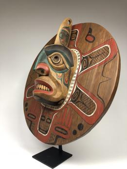 Фамильная гербовая маска (современная работа) касатка на солнце в стиле индейцев квакиутль северо-западного побережья Америки