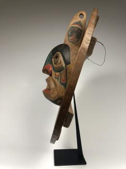 Фамильная гербовая маска (современная работа) касатка на солнце в стиле индейцев квакиутль северо-западного побережья Америки