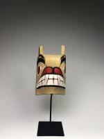 Антропозооморфная полихромная маска (современная работа) медведя в стиле индейцев тлинкитов северо-западного побережья Америки_0