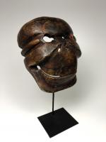 Маска Читипати («Владыка кладбищ») или бардо (Bar do) в виде человеческого черепа народности Кхас_4