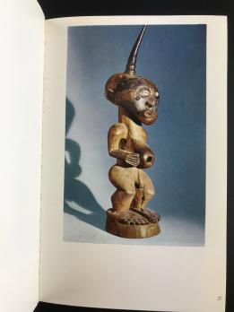 Книга «The art of Central Africa/Tribal masks and sculptures»