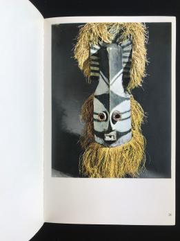 Книга «The art of Central Africa/Tribal masks and sculptures»