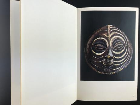 Книга «L'art de L'afrique Centrale/Sculptures et Masques Tribaux»